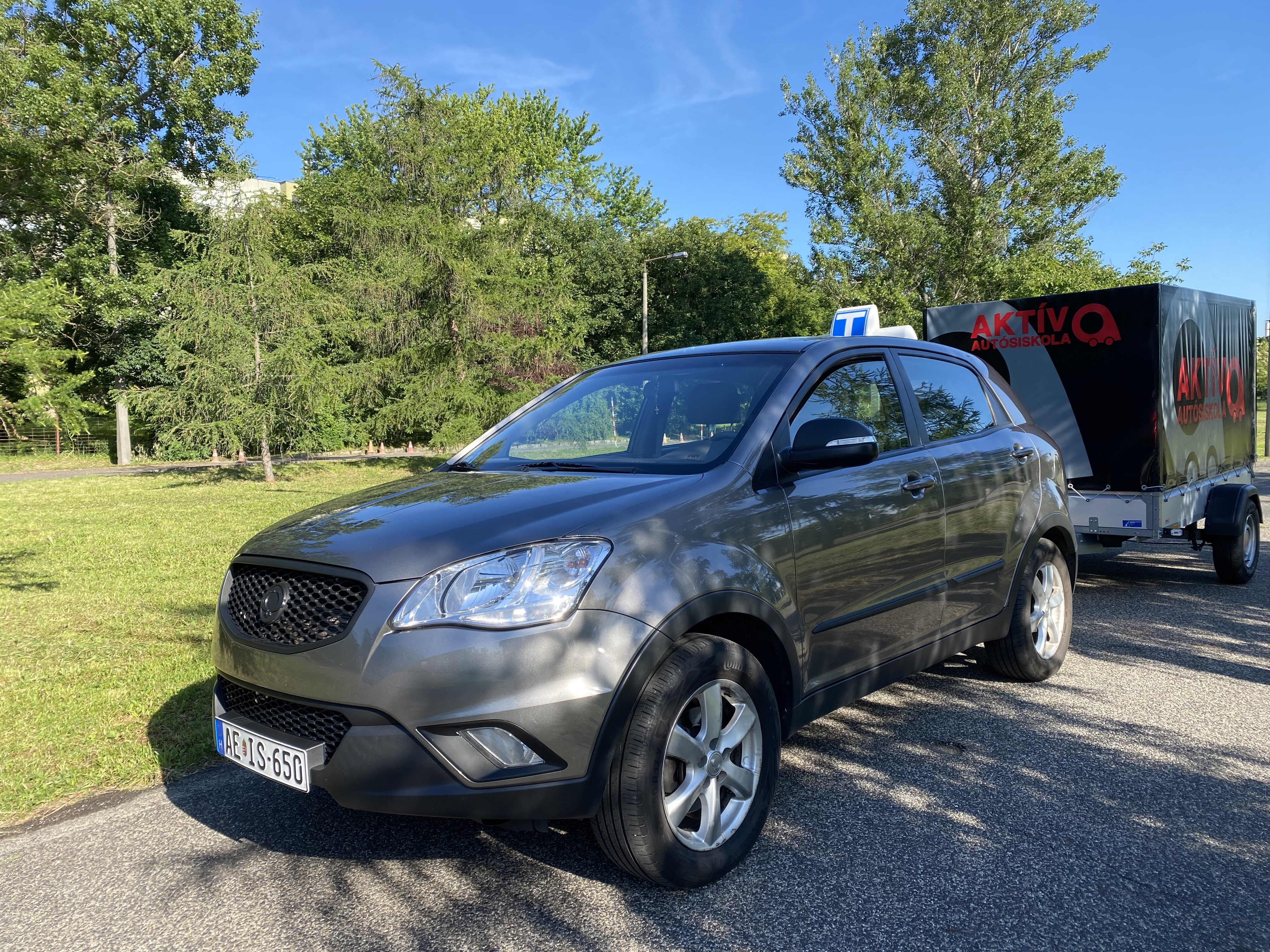 BE kategória - SsangYong Korando SUV potkocsis személygépkocsi